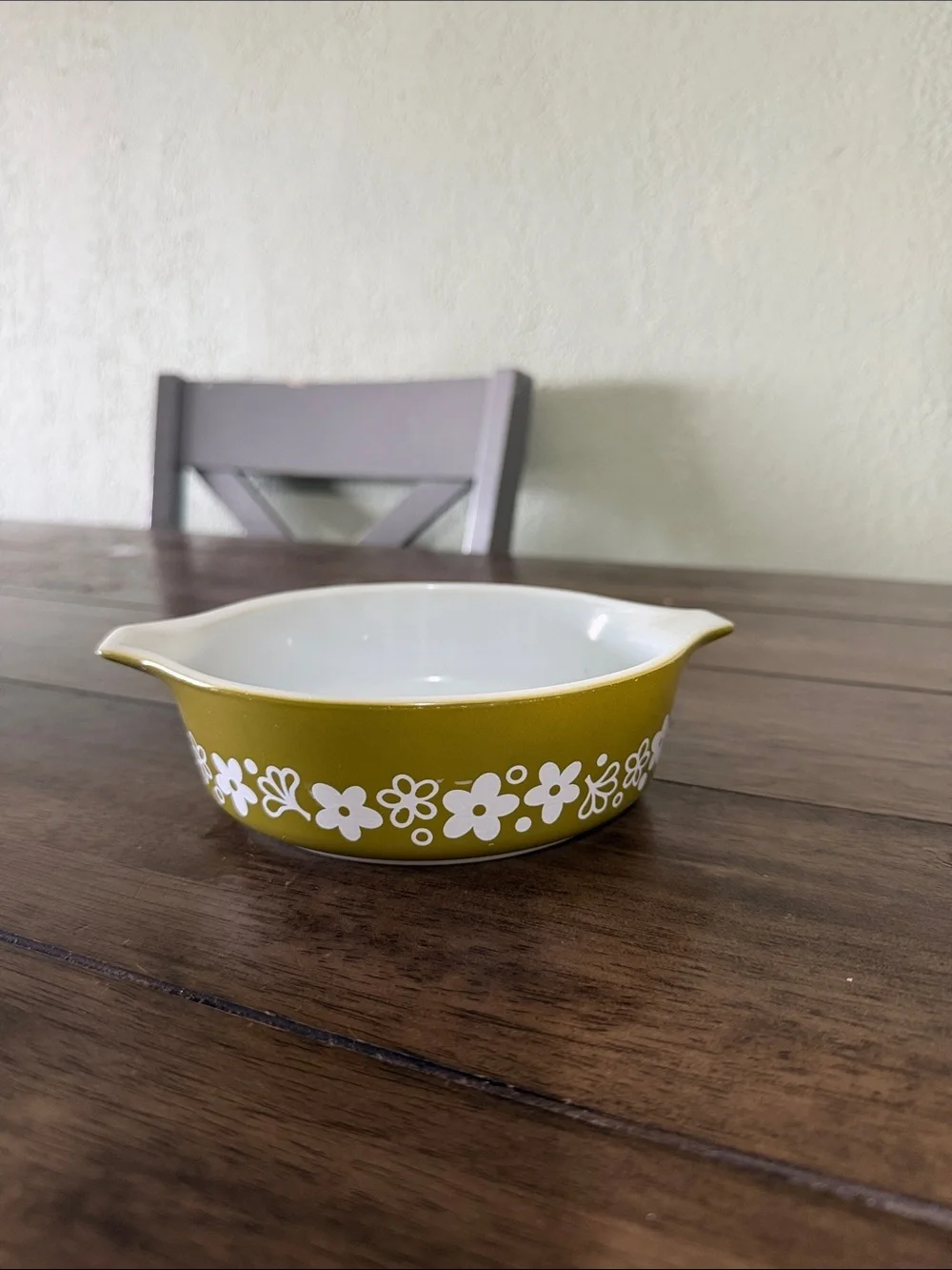 Pyrex Yellow Floral Casserole Dish with White Interior #471 1pt